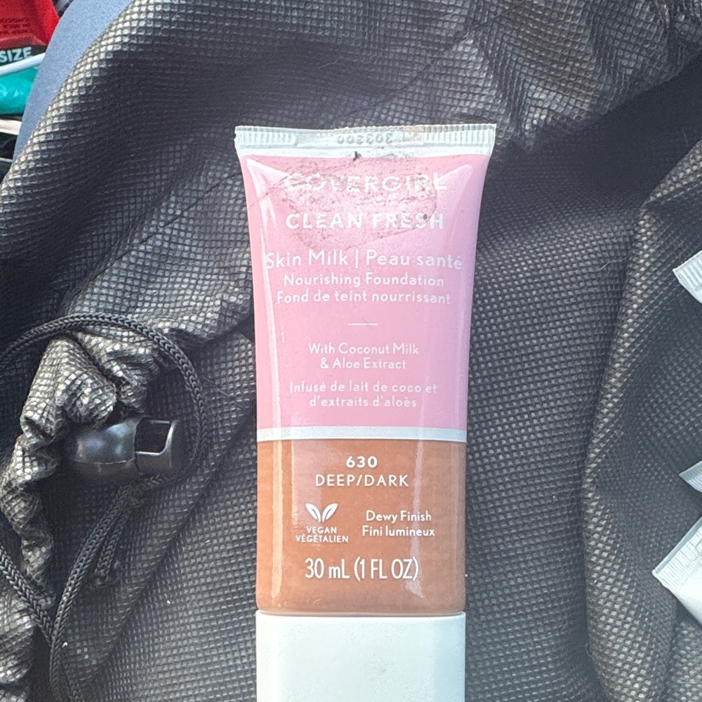 COVERGIRL Clean Fresh Skin Milk Foundation 630 Deep/Dark